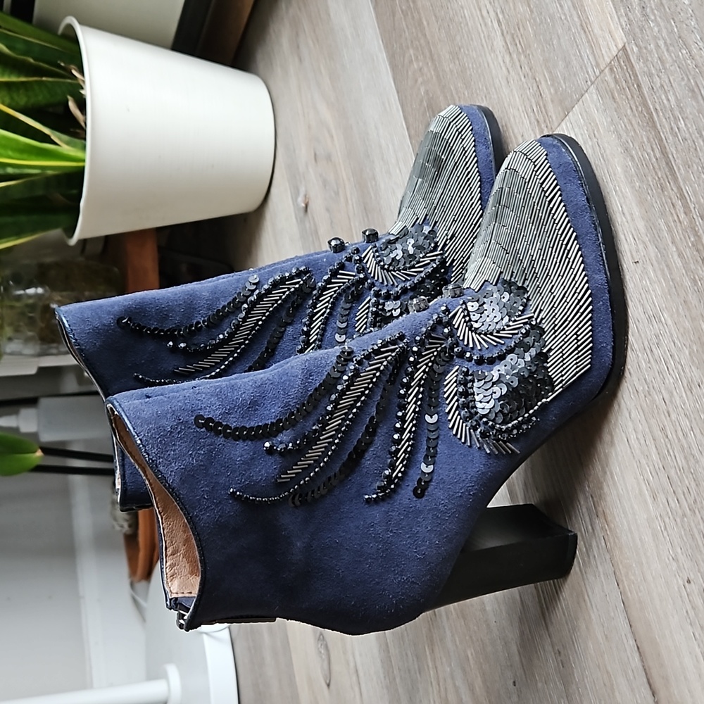 Donald J Pliner embellished booties size 6